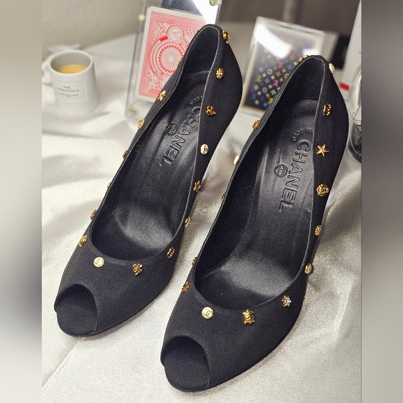 RARE Chanel Lucky Charms Heels! 38.5 - Picture 6 of 16